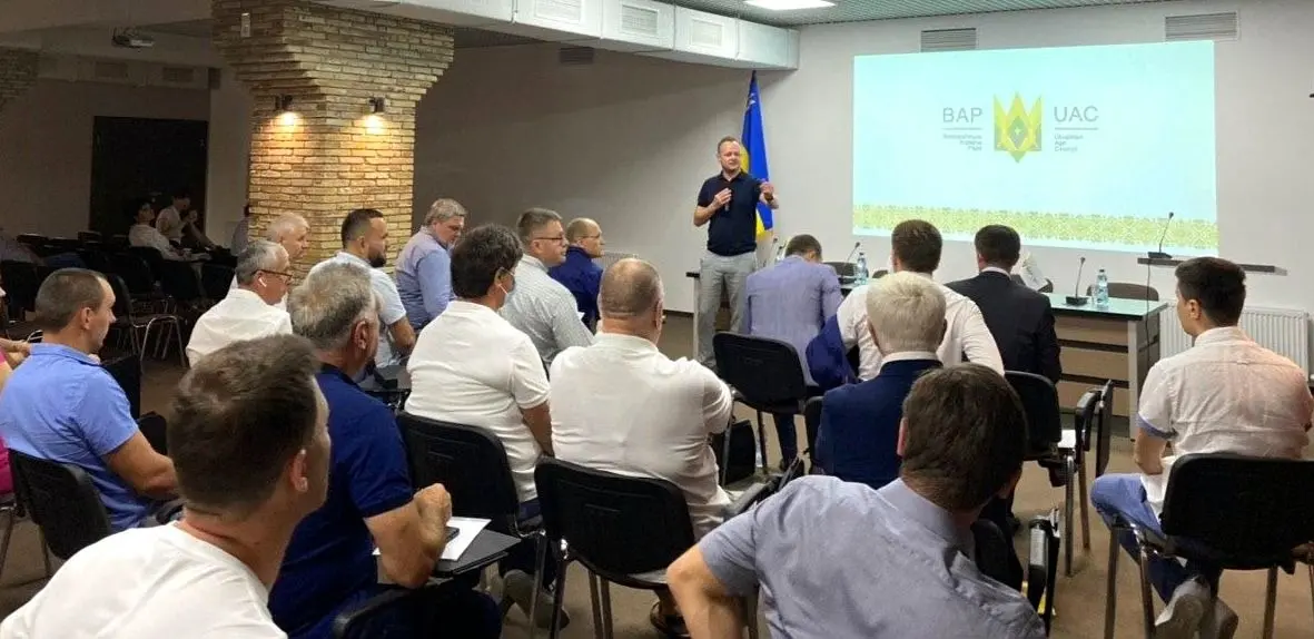«Кількість сільськогосподарської землі, яка обробляється нелегально, з кожним роком збільшується і з цим треба боротись», - голова ВАР Андрій Дикун