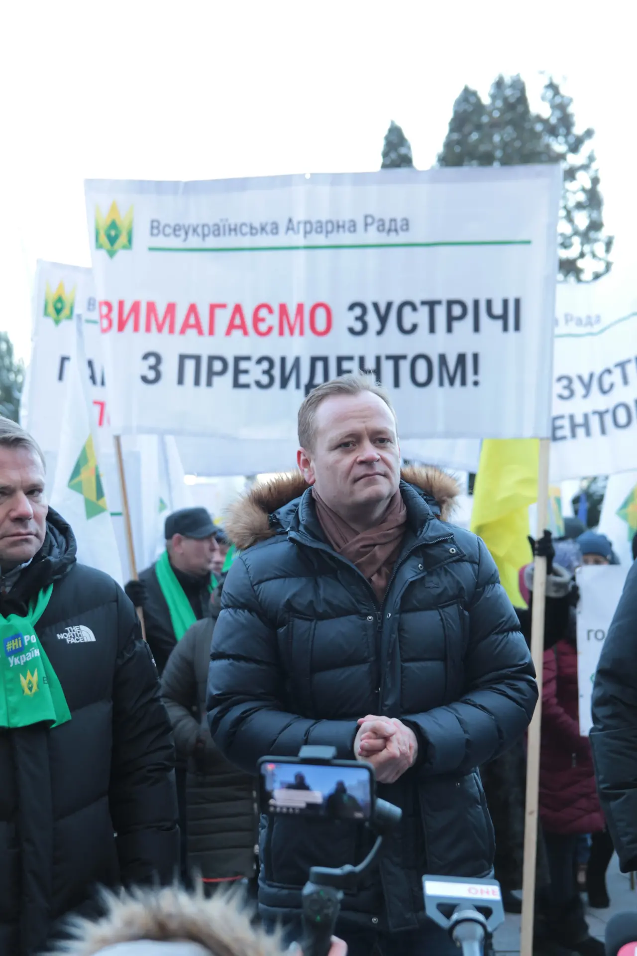 Аграрії мітингують під Офісом президента: вимагають зустрічі з Володимиром Зеленським 