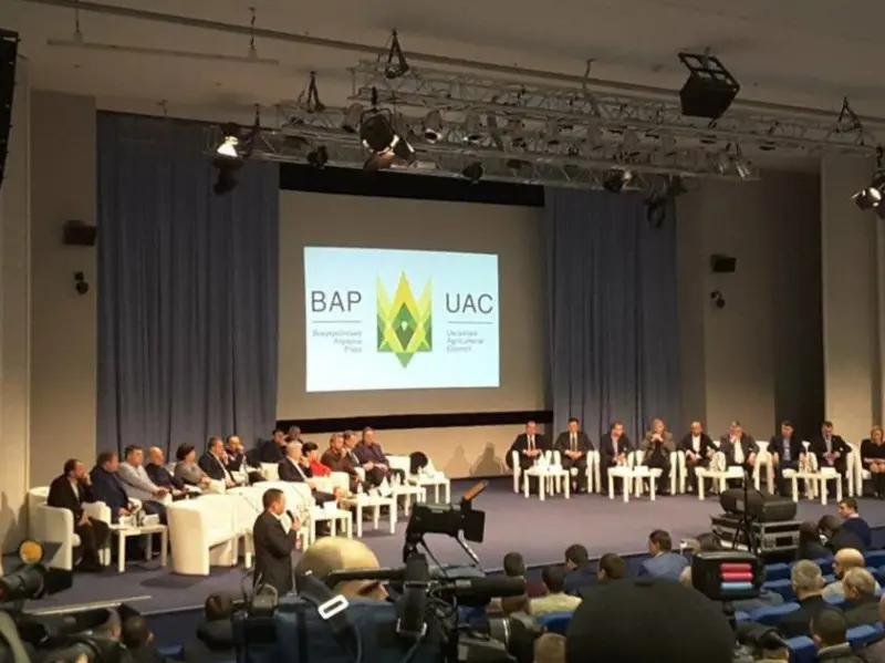 Аграрії звернулись до президента, прем’єра та голови парламенту з вимогою скасувати норму про невішкодування ПДВ при експорті олійних