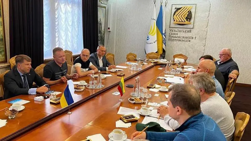 «Ми домовляємося про прямі поставки зерна до литовського порту Клайпеда через нову залізничну дорогу у Польщі», - Андрій Дикун. 