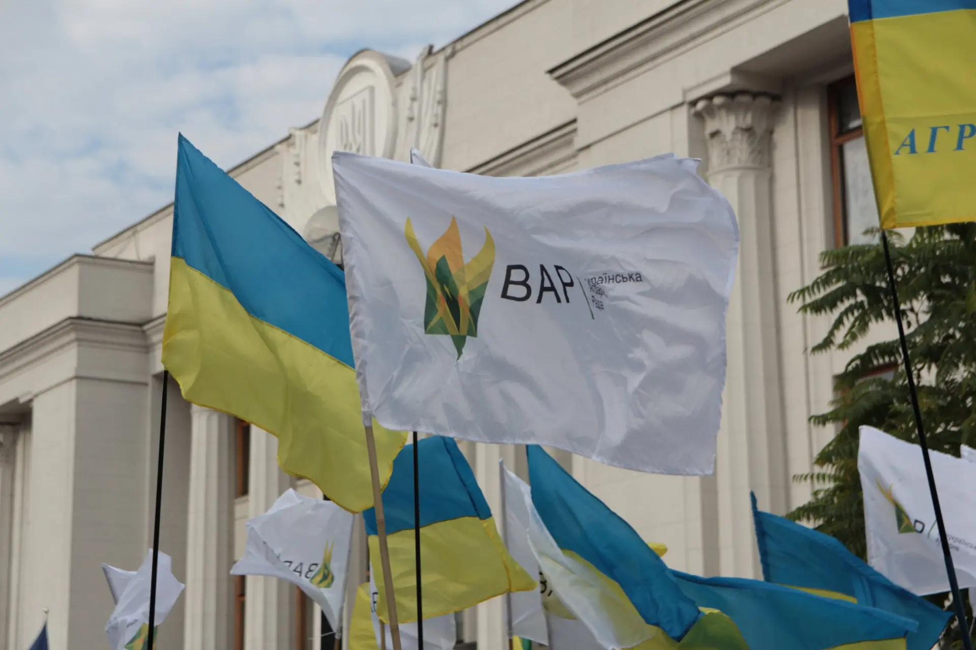 Петиція ВАР проти продажу великих масивів сільськогосподарських земель набрала необхідні 25 000 голосів