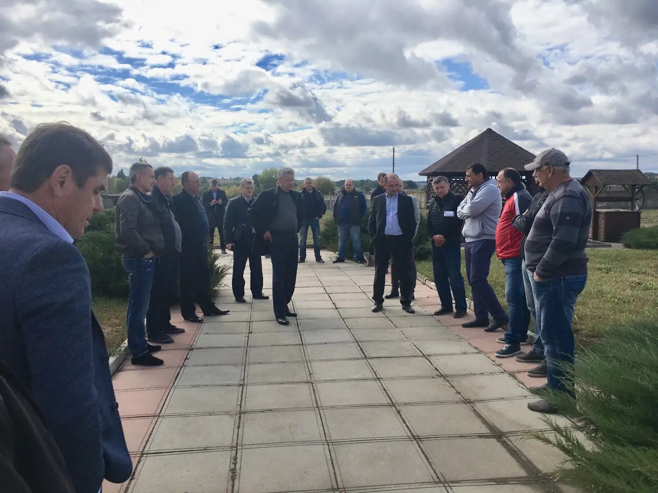 Рейдерство та тіньова оренда: ВАР обговорила ключові проблеми галузі з аграріями Харківської області
