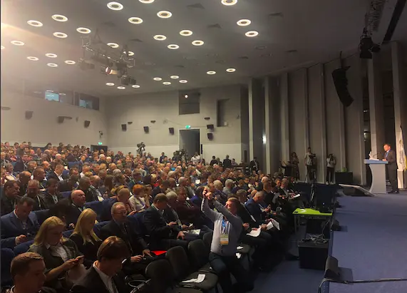 Під час Всеукраїнського земельного форуму депутати та аграрії обговорили варіанти впровадження ринку землі в Україні